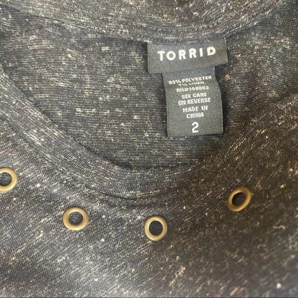 Torrid Charcoal Gray Grommet Pocket T-Shirt Size 2X - Picture 6 of 8